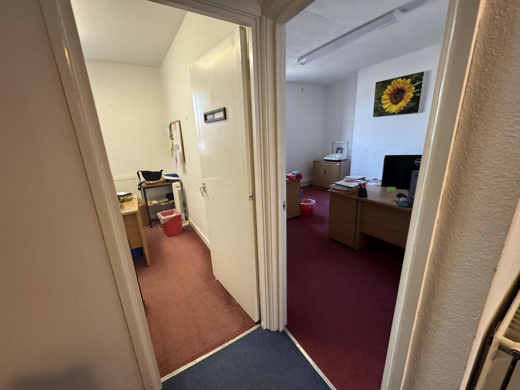 Lot: 93 - PART LET TOWN CENTRE COMMERCIAL INVESTMENT WITH POTENTIAL - First floor offices